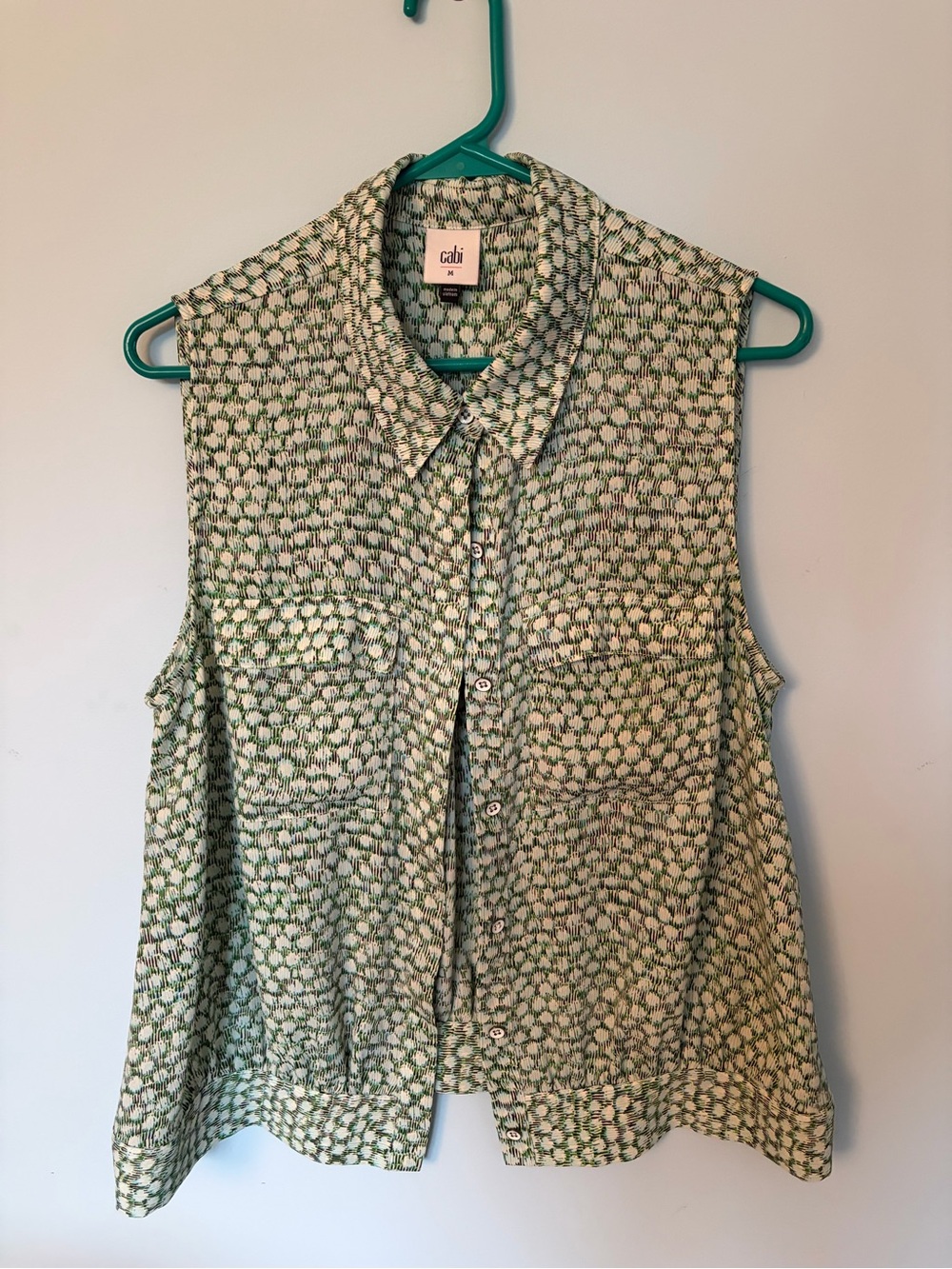 CAbi Green & White Sleeveless Button-Up Shirt with Collar